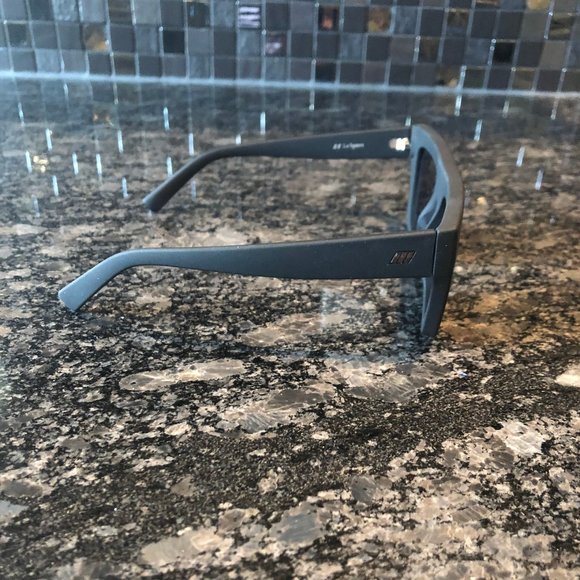 Le Specs "Bowie" Matte Grey Sunglasses - Picture 5 of 7